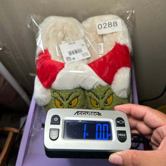 American Eagle Grinch NWT Scuff Slippers Santa Hat Women’s Size 9 - Picture 5 of 5